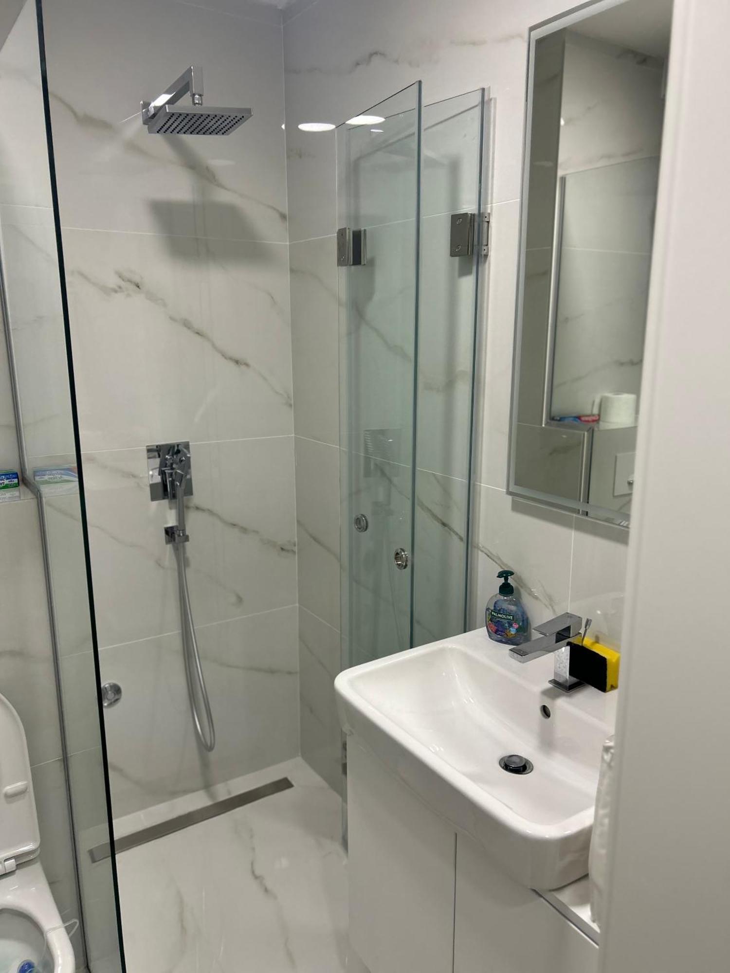 Luxurious 2 Bed Apt, Center *